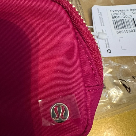 NWT Lululemon Athletica Everywhere Belt Bag Nano Burgundy Keychain Pouch - Picture 3 of 5